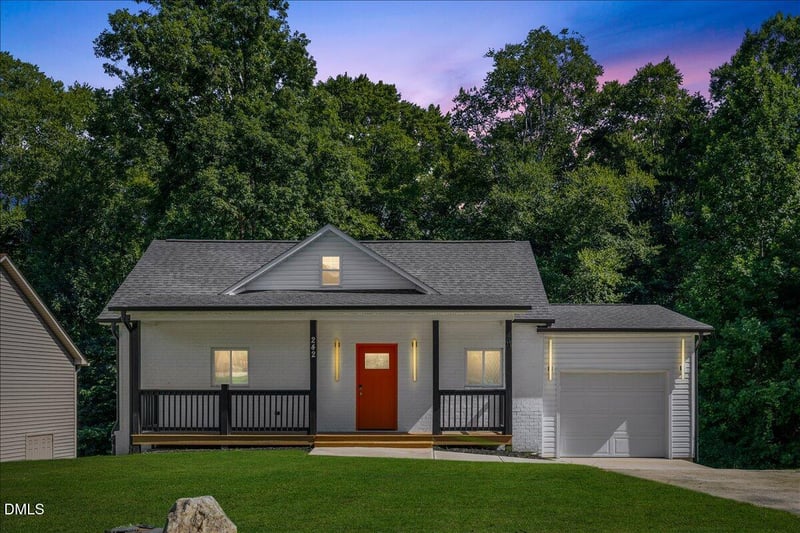 242 Oakdale Ave, Clayton, NC 27520