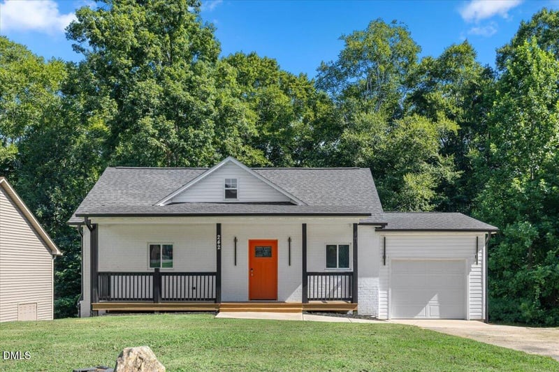 242 Oakdale Ave, Clayton, NC 27520