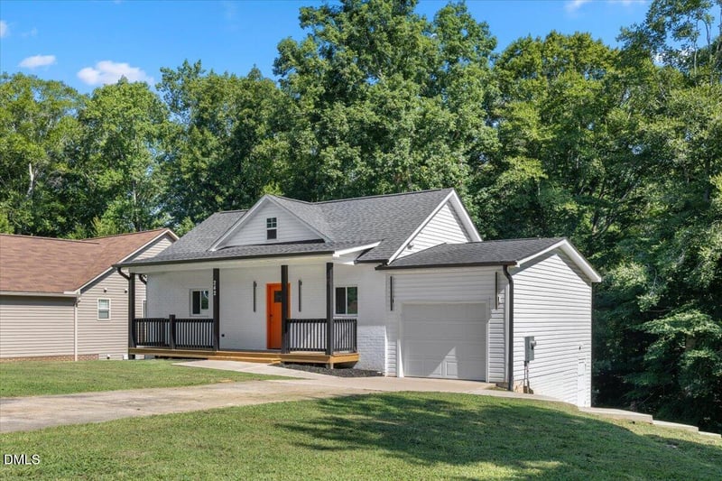 242 Oakdale Ave, Clayton, NC 27520