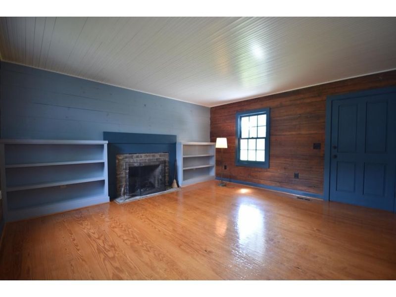 2420 Hodges Rd, Burlington, NC 27217