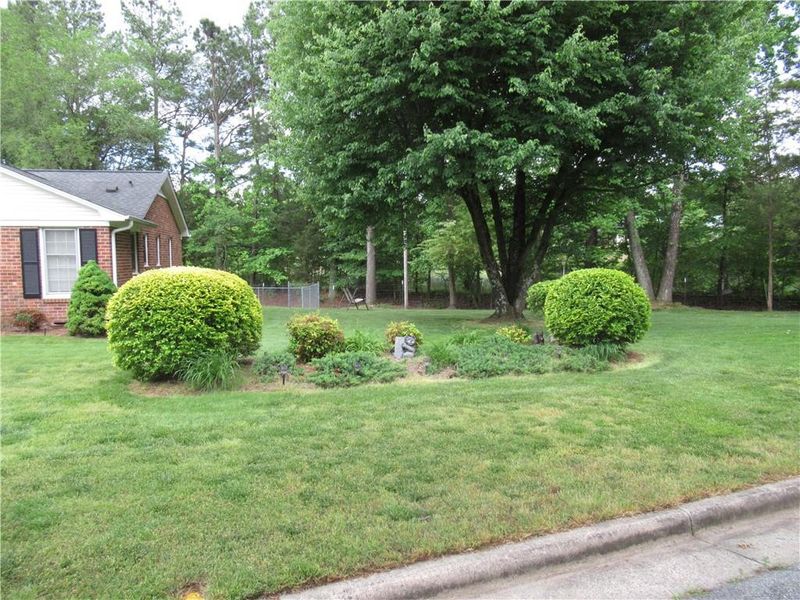 2420 Somers Ave, Burlington, NC 27215
