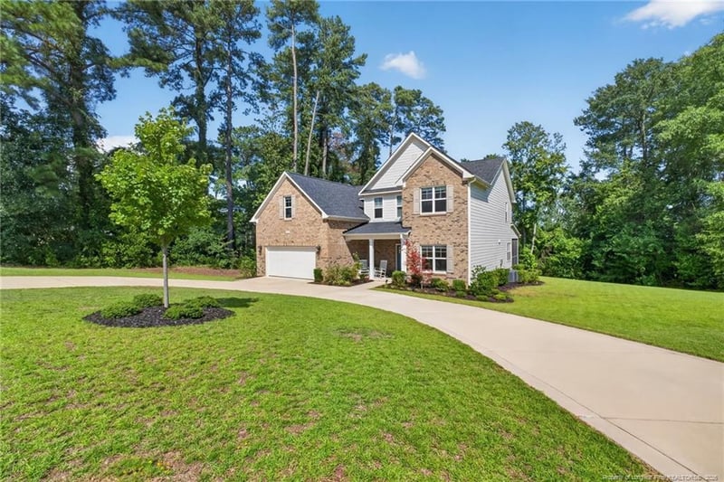 2421 Amigo Dr, Fayetteville, NC 28305