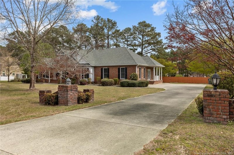 2423 Cypress Lakes Rd, Hope Mills, NC 28348