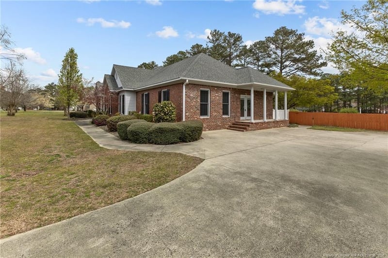 2423 Cypress Lakes Rd, Hope Mills, NC 28348