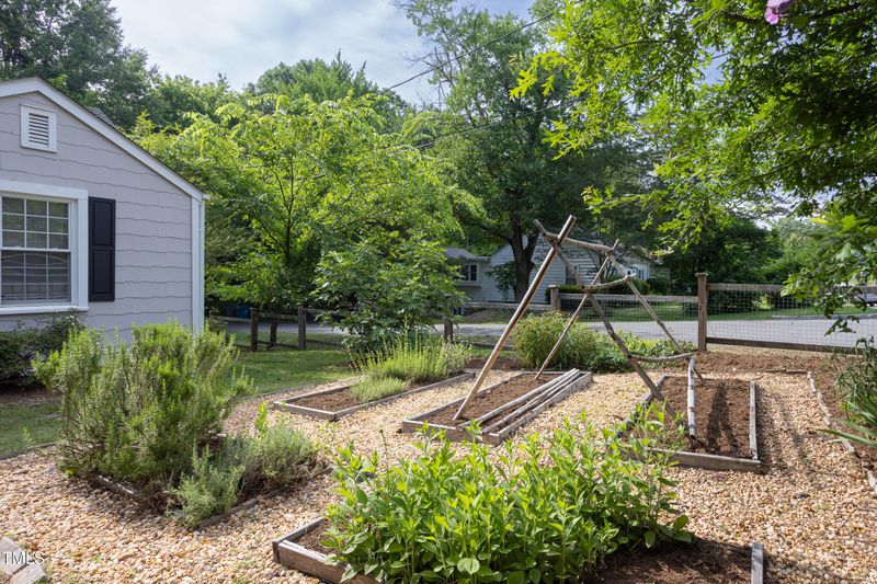 2423 Farthing St, Durham, NC 27704
