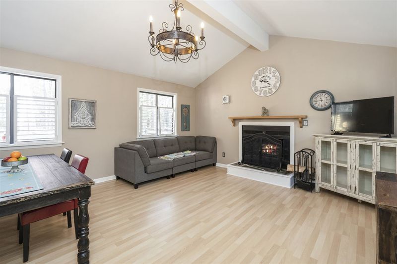 2423 Overland Passage Rd, Chapel Hill, NC 27516