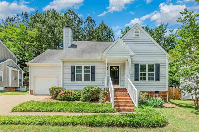 2424 Laurel Falls Ln, Raleigh, NC 27606