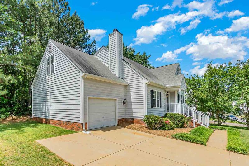 2424 Laurel Falls Ln, Raleigh, NC 27606