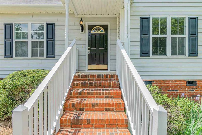 2424 Laurel Falls Ln, Raleigh, NC 27606