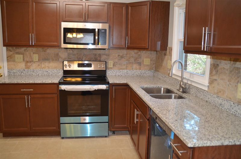 2424 Lawrence Dr, Raleigh, NC 27603