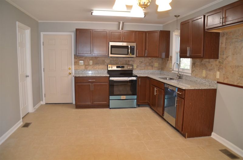 2424 Lawrence Dr, Raleigh, NC 27603