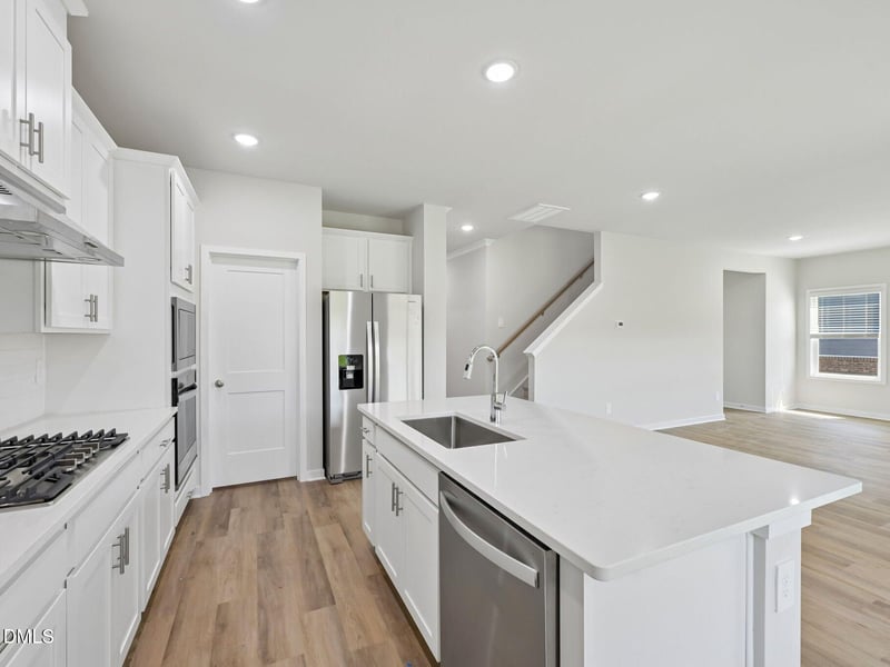 2424 Rosewood Bluff Dr, Zebulon, NC 27597