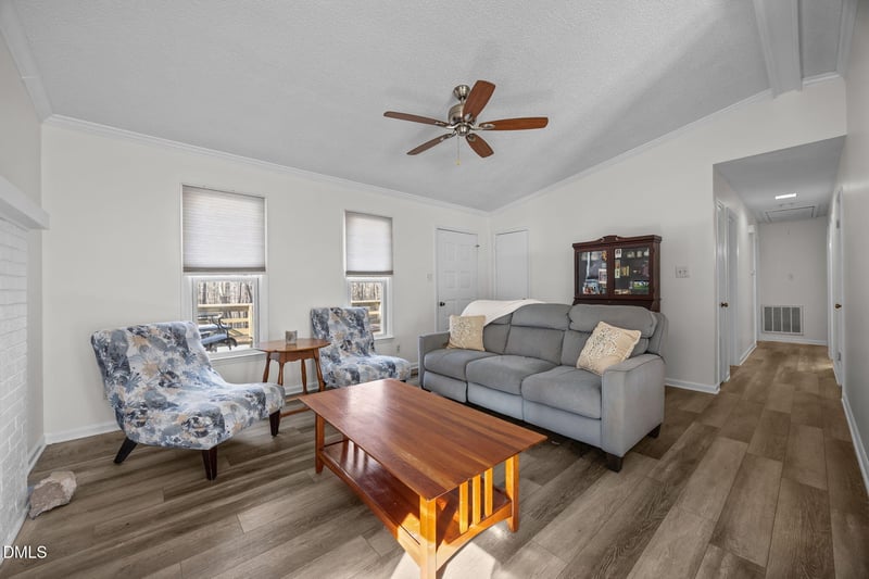 2424 Timber Oak Dr, Hillsborough, NC 27278