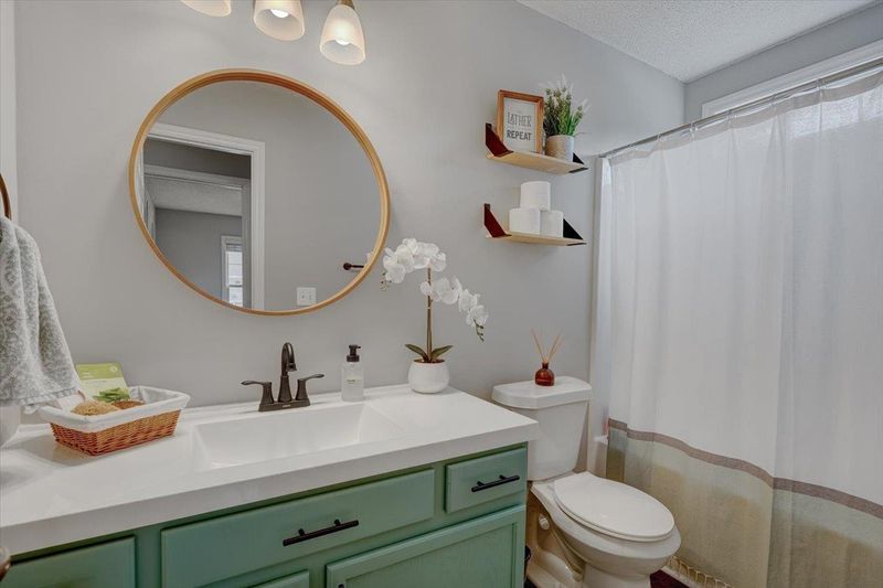 2425 Kingsboro Rd, Raleigh, NC 27610