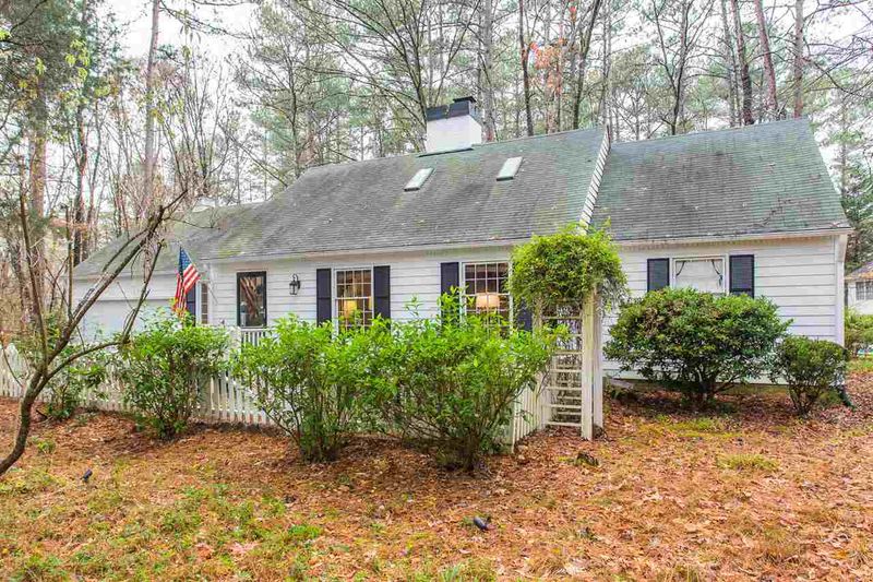 2425 Rosewood Ct, Chapel Hill, NC 27514