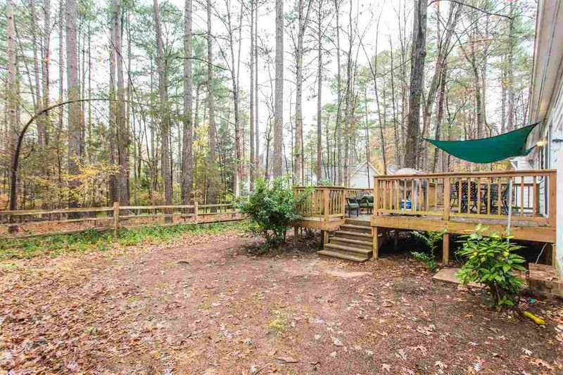 2425 Rosewood Ct, Chapel Hill, NC 27514