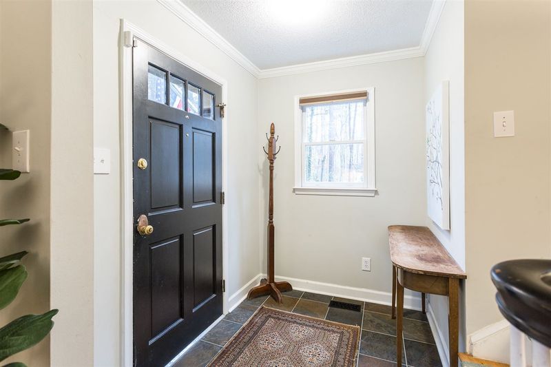 2425 Rosewood Ct, Chapel Hill, NC 27514