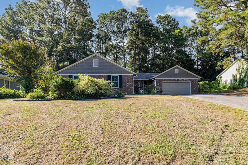 2425 Torcross Dr, Fayetteville, NC 28304