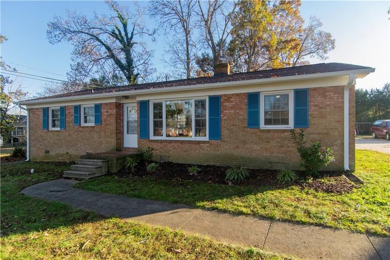 2426 Buckingham Rd, Burlington, NC 27217