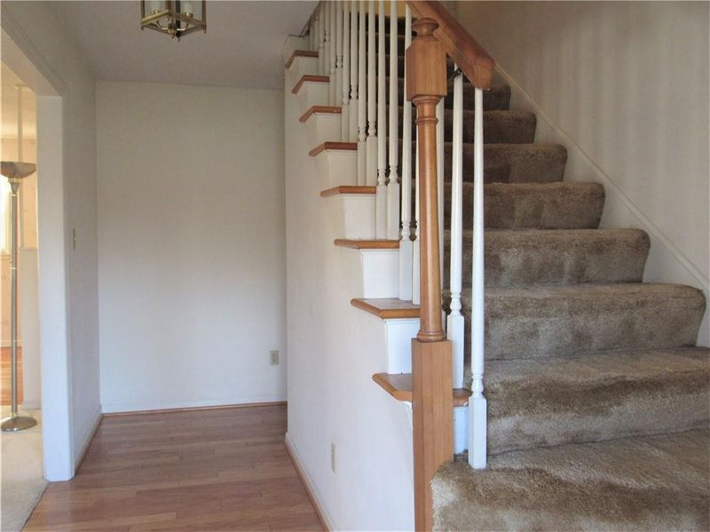 2427 Morningside Dr, Burlington, NC 27217