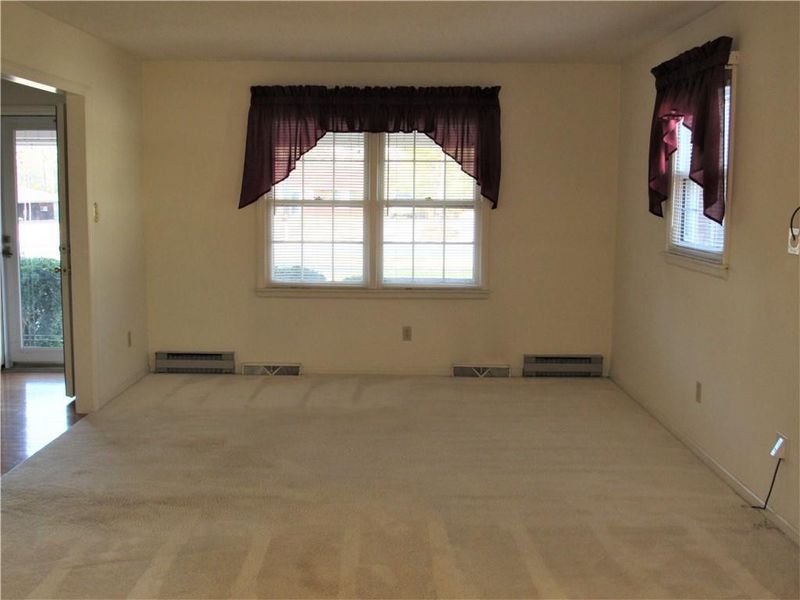 2427 Morningside Dr, Burlington, NC 27217