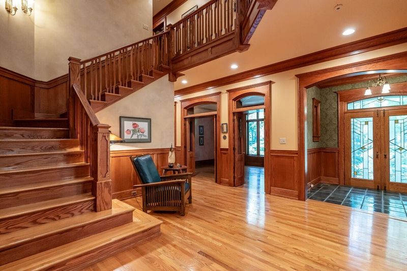 2428 E Lake Dr, Raleigh, NC 27609