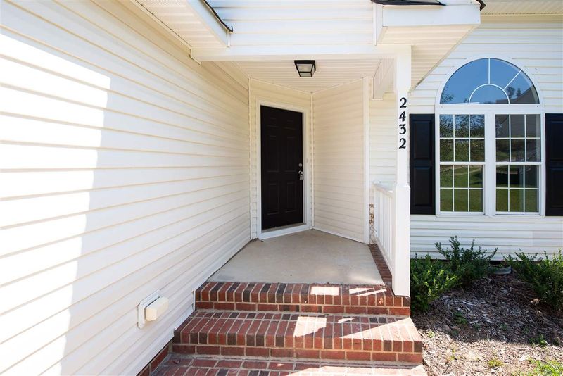 2432 Kingsboro Rd, Raleigh, NC 27610