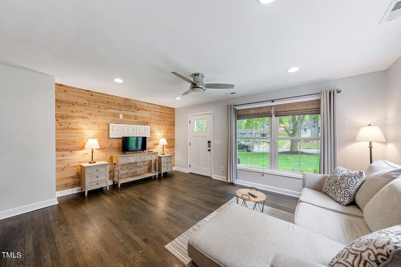 2433 Kennington Rd, Raleigh, NC 27610