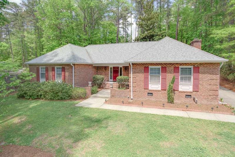 2433 Sedgefield Dr, Chapel Hill, NC 27514