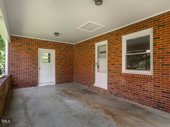 2434 Morningside Dr, Burlington, NC 27217
