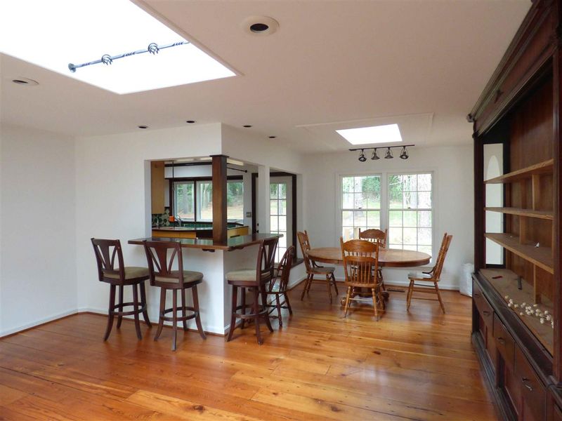 2437 Sedgefield Dr, Chapel Hill, NC 27514