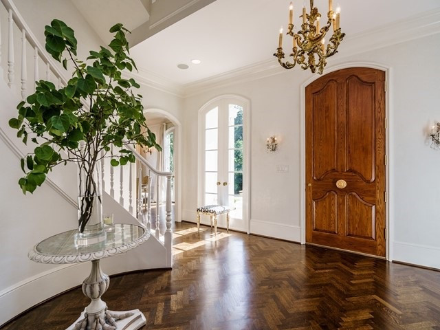 2439 Lake Dr, Raleigh, NC 27609
