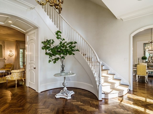 2439 Lake Dr, Raleigh, NC 27609