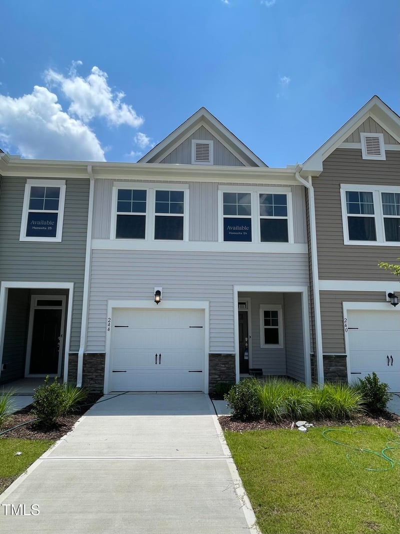 244 Paramount Dr, Smithfield, NC 27577