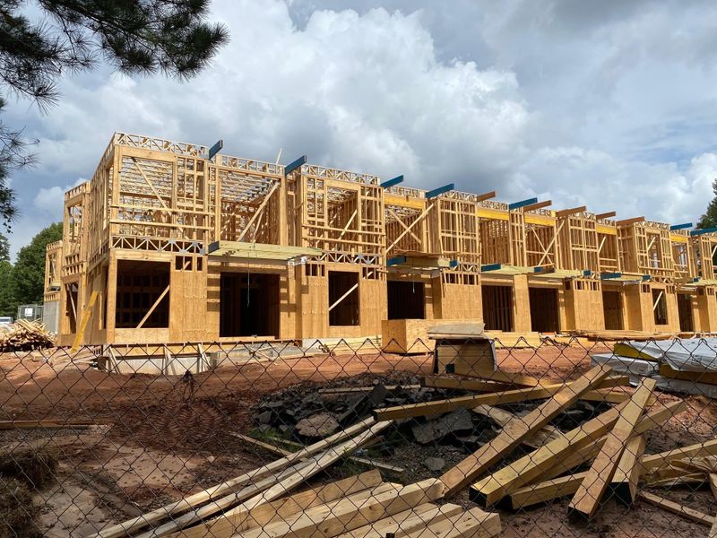 2441 Campus Shore Dr #211, Raleigh, NC 27606