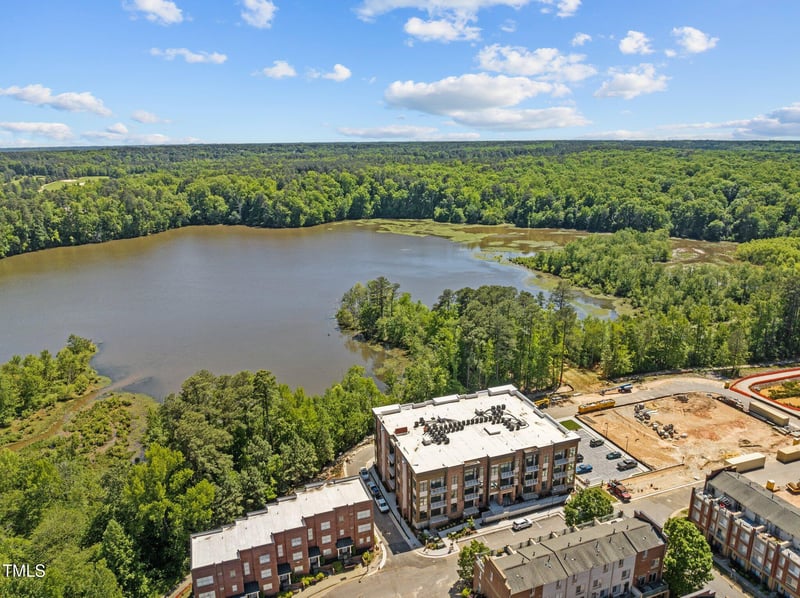 2441 Campus Shore Dr #207, Raleigh, NC 27606