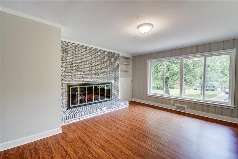 2441 Morningside Dr, Burlington, NC 27217