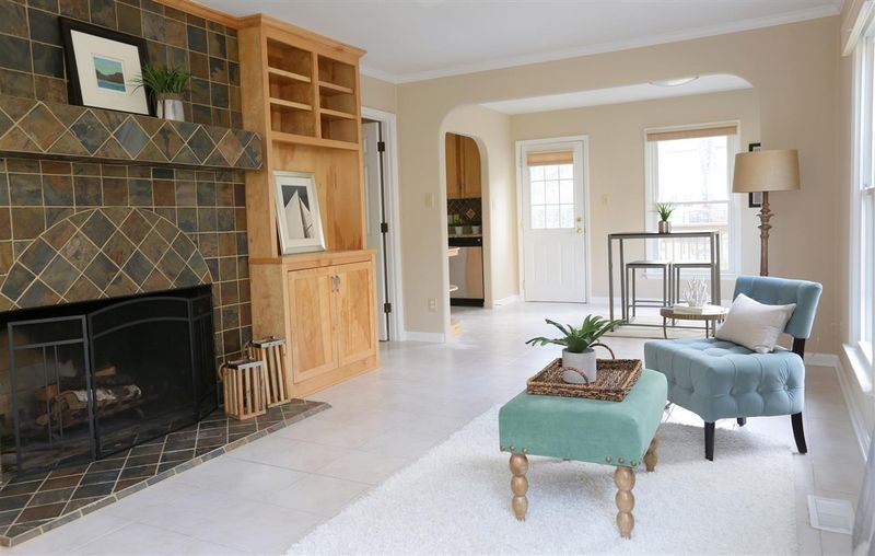 2445 Wayfarer Ct, Chapel Hill, NC 27514