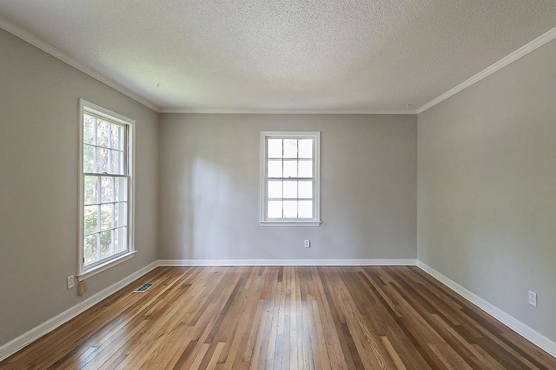 2447 Honeysuckle Rd, Chapel Hill, NC 27514