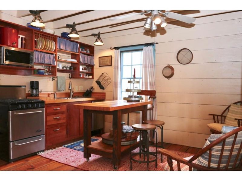 2448 Hodges Rd, Burlington, NC 27217