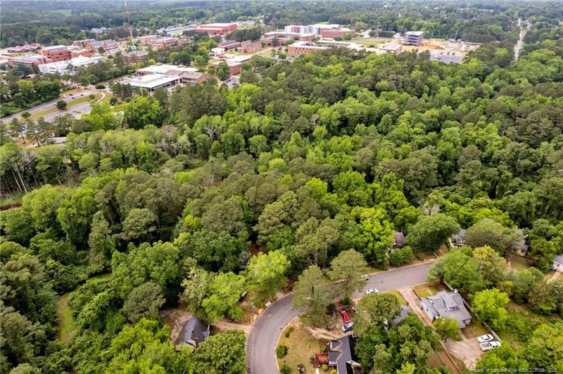 245 Windsor Dr, Fayetteville, NC 28301