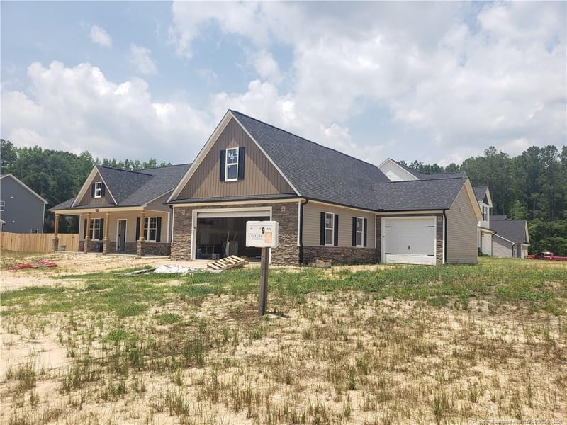 2453 Live Oak Dr, Fayetteville, NC 28306