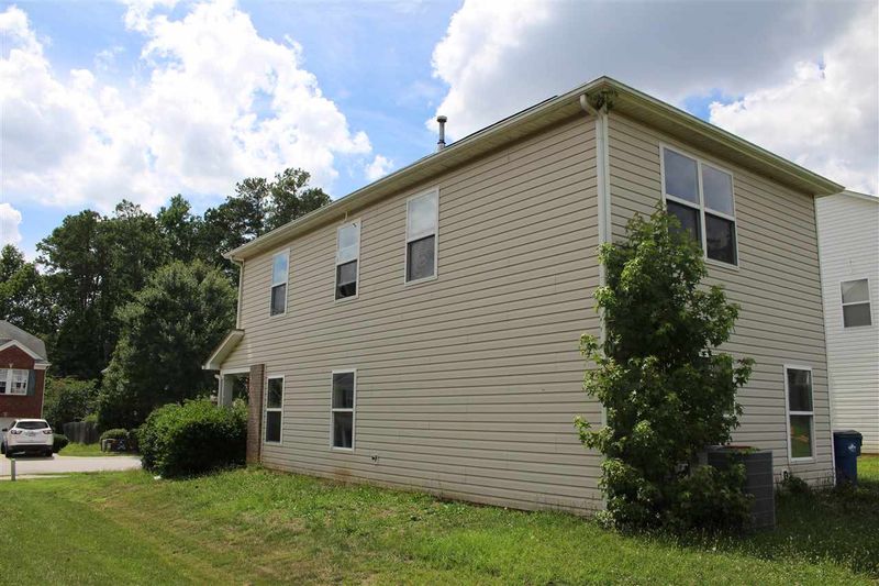 2454 Quarry Ridge Ln, Raleigh, NC 27610