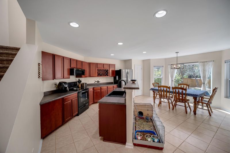 2455 Quarry Ridge Ln, Raleigh, NC 27610