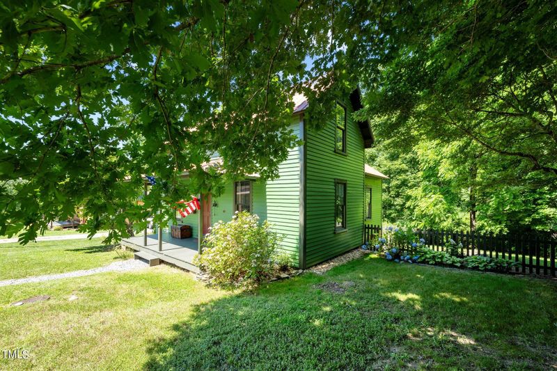 2456 Glencoe St, Burlington, NC 27217