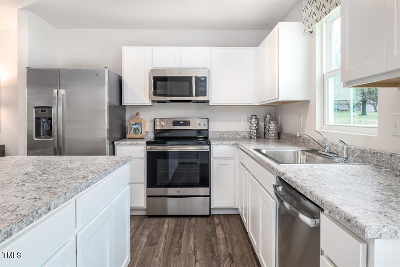246 Day Farm Dr, Lillington, NC 27546