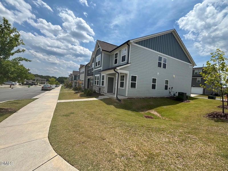 2460 Hutch Ln, Apex, NC 27523