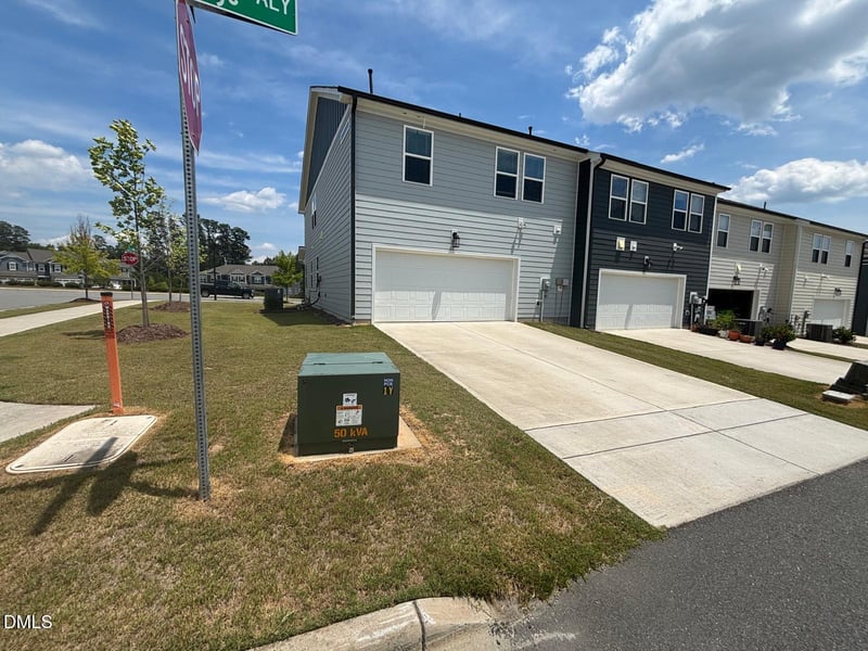 2460 Hutch Ln, Apex, NC 27523