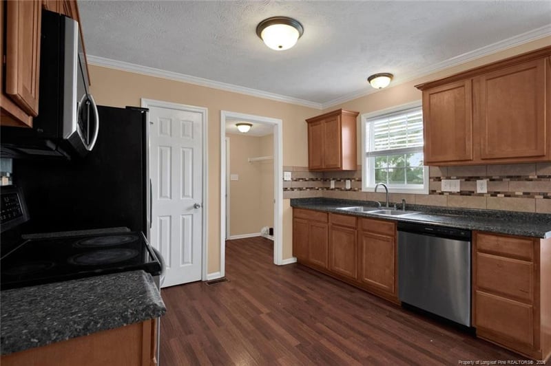 2460 Saltwood Dr, Fayetteville, NC 28306