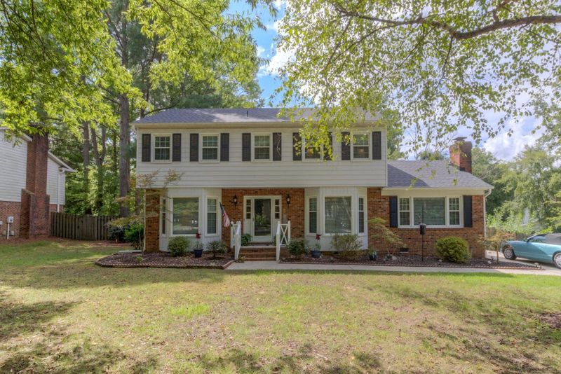 2462 Foxwood Dr, Chapel Hill, NC 27514